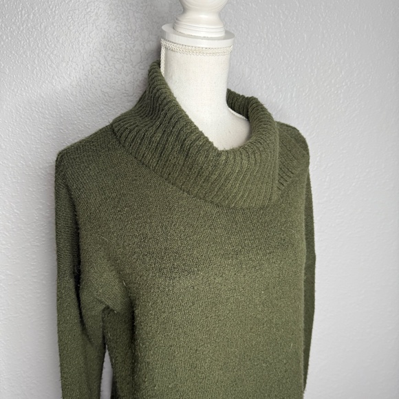 Banana‎ Republic Olive Green Turtleneck small sweater - Picture 3 of 9